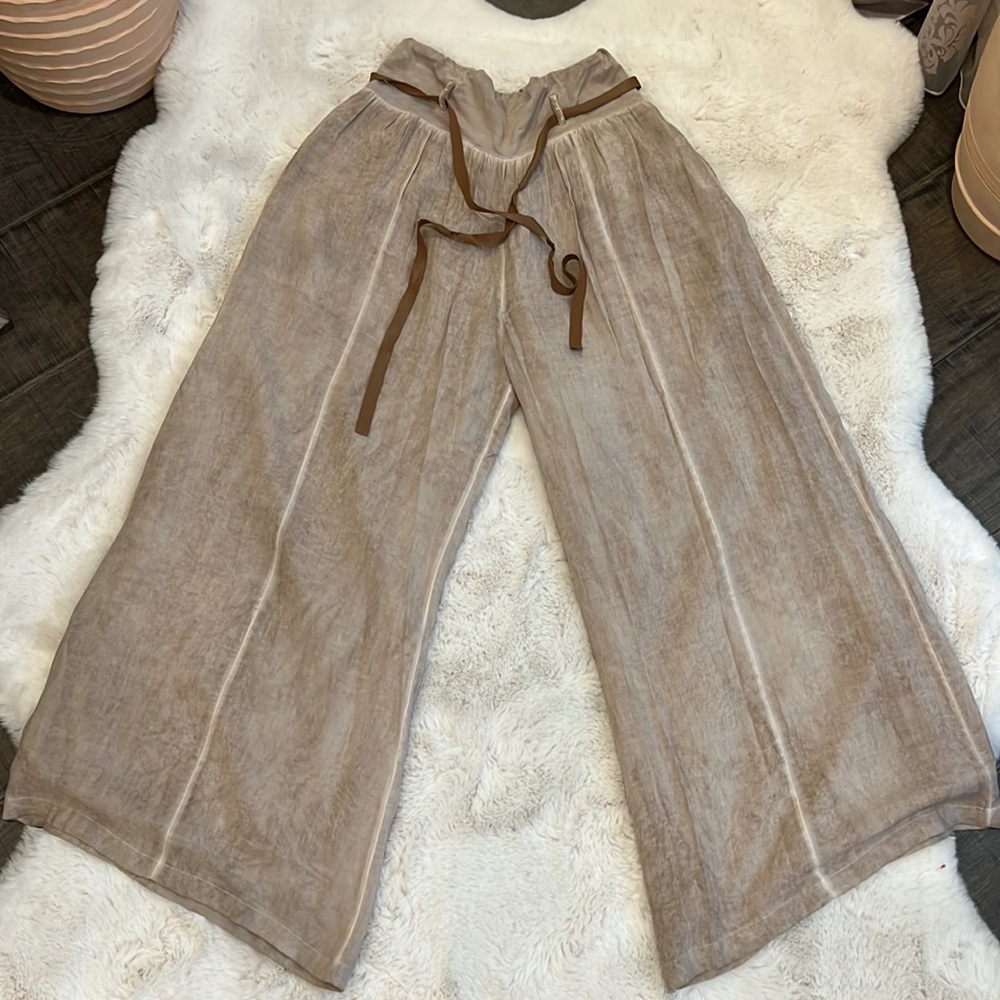 LIGHT WEIGHT SUMMER PANTS .